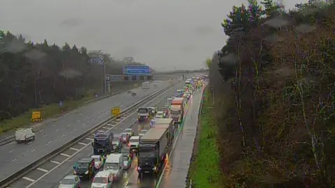 Motorists urged to avoid M27 near Southampton after crash