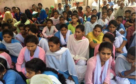 India schoolgirls on hunger strike to fight sexual harassment - BBC News