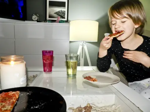 Nikola Baran girl eating pizza