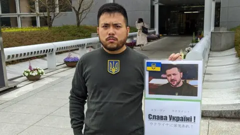 Yomiuri Man dressed up as Zelensky