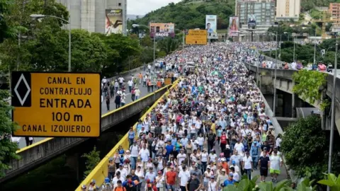 AFP Opposition activists protest against the government of President Nicolas Maduro along the Francisco Fajardo highway in Caracas on June 19, 2017.