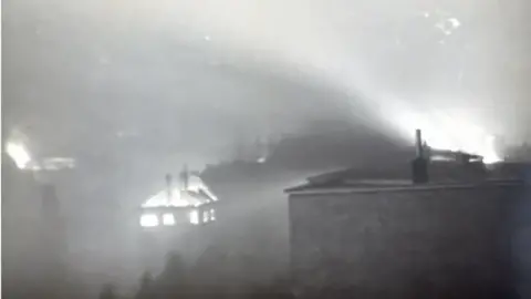 Sven Hartmann Burning houses