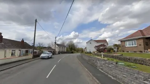 Google Cefn Byrle Road, Coelbren