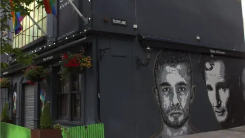 Robert Eva/Geograph Filthy Lane, off Dublin Road, Belfast