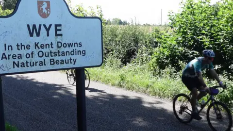 BBC cyclists on the Cantii Way