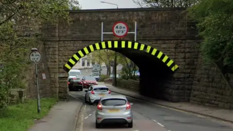 Google Debdale Lane (A6075) bridge, Mansfield, Nottinghamshire