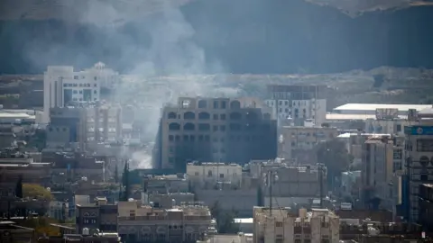 AFP Smoke rises during the battle between former Yemeni President Ali Abdullah Saleh's supporters and the Houthi fighters in Sanaa, Yemen December 3, 2017