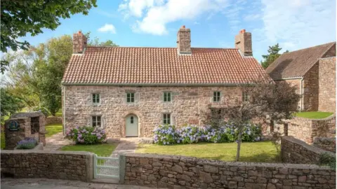 NATional Trust Jersey La Ronce