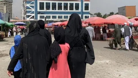 EPA Women walk in the Taliban-controlled Kabul, Afghanistan. Photo: 19 August 2021