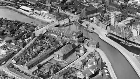 Historic England Photograph of the Stoke Bridge Wharf, Ipswich taken in May 1933