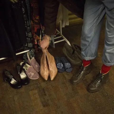 Alice Zoo Clothes swap