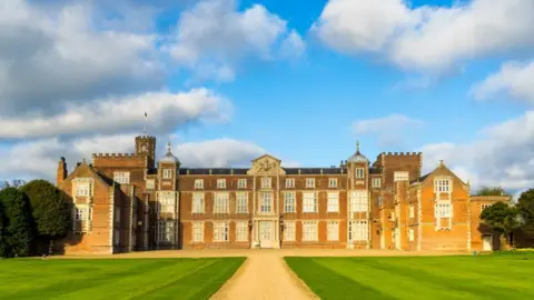 Burton constable Burton Constable is an Elizabethan mansion in East Yorkshire