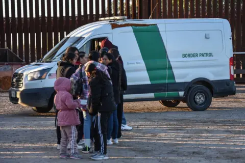 US border patrol pick up migrants at Yuma