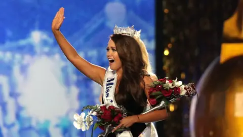 Getty Images Newly crowned Miss America 2018 (Miss North Dakota 2017) Cara Mund celebrates during the 2018 Miss America Competition Show