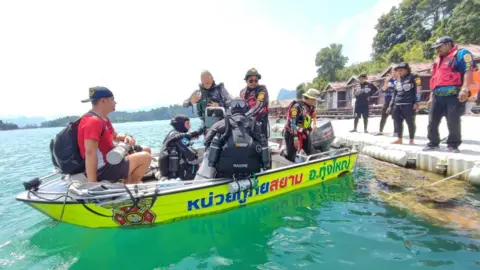 Asia Pacific Press Team of scuba divers.