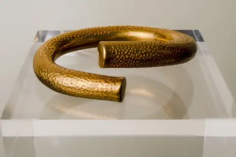 Tom Kay The arm ring