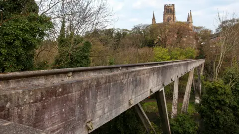 Alamy Kingsgate Bridge