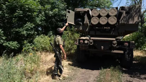 Getty Images A Ukrainian soldier inspect a HIMARS artillery system