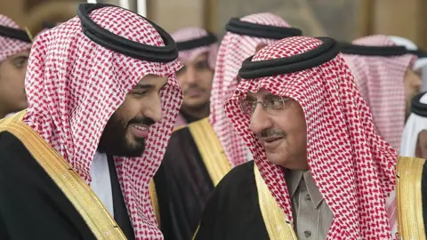 Anadolu Agency Saudi Arabia's Prince Mohammed bin Salman (L) and Prince Muhammad bin Nayef (R) attend a ceremony in Riyadh (14 December 2016)