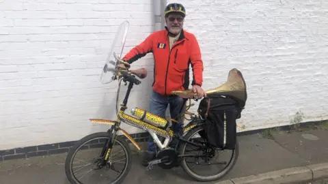 John Devine/BBC Ian Ashmeade with his bike and the horn