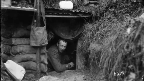 Alexander Turnbull Library, Wellington Two soldiers look out