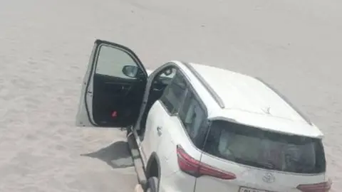 Leh Police  SUV in Nubra