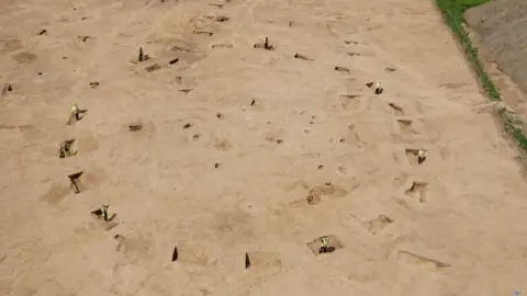 Oxford Archaeology Henge monument