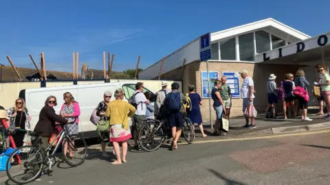 Queues outside Teignmouth Lido