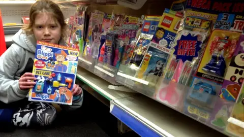 Family photo Skye at the magazine aisle