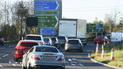 M42 closure warning in Solihull as bridges installed