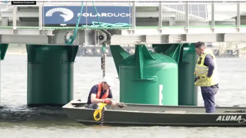 SolarDuck Workers at a SolarDuck platform