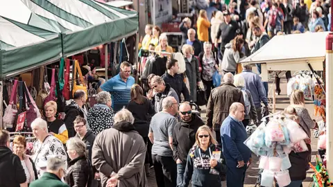 Pete Robinson Crowds