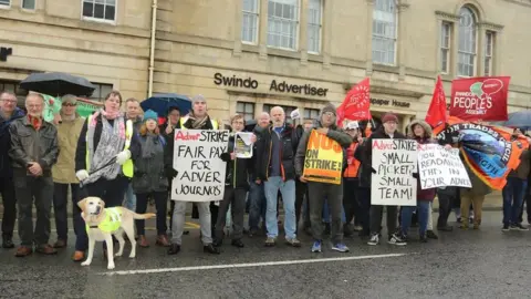 Swindon NUJ Chapel Strike outside the Swindon Advertiser