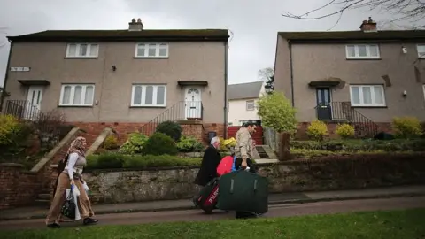 Getty Images Photo of Syrian refugees arrive in the Isle of Bute in December 2015
