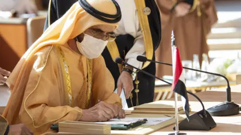 UAE Vice-President and Prime Minister Sheikh Mohammed bin Rashid Al Maktoum signs the al-Ula agreement at the GCC summit in Saudi Arabia (5 January 2020)