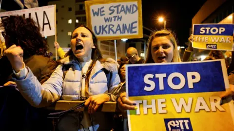 Reuters People protest against Russia's invasion of Ukraine outside the Russian embassy in Tel Aviv, Israel (5 March 2022)