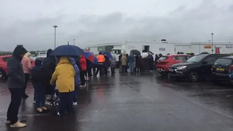 Long queue of people waitingf or TB screening outside