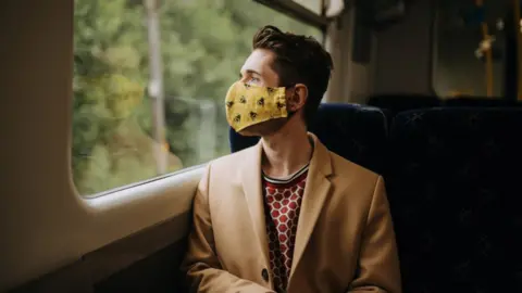 Wearing a mask or face covering if you have a lung condition - European  Lung Foundation