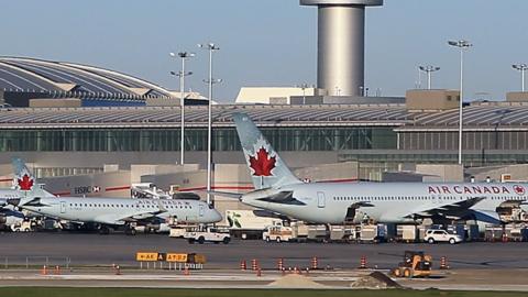 Air Canada flight nearly lands on crowded San Francisco taxiway - BBC News