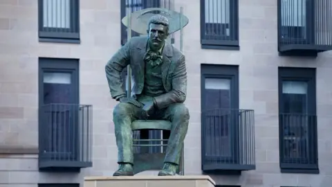 EPA/Robert Perry Statue