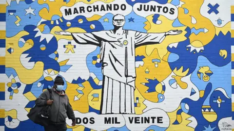 OLI SCARFF/Getty Images Mural depicting Marcelo Bielsa