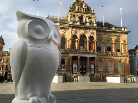 St Elizabeth Hospice One of the unpainted owls in Ipswich's Cornhill