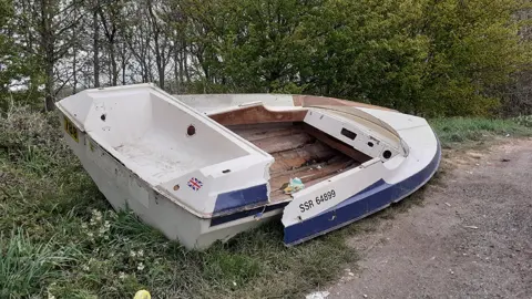 Ros Jump Dumped boat