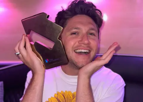 Official Charts Company Niall Horan