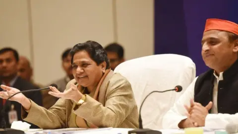 AFP ahujan Samaj Party (BSP) chief Mayawati and Samajwadi Party President Akhilesh Yadav during a joint press conference, on January 12, 2019 i