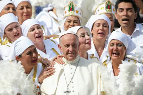 Alessandro Bianchi / Reuters Pope Francis poses with a group of Mexican faithful.
