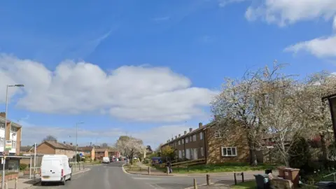 Google Broadwater Crescent junction with Woodland Way