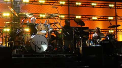 Wireimage / Getty Images Roger Taylor of Queen and Taylor Hawkins of the Foo Fighters