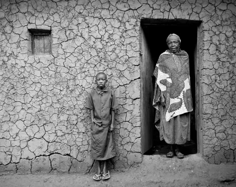 Elena Heatherwick / WaterAid Agnes and her granddaughter, Diane