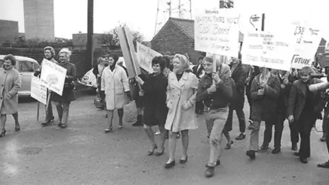 Bob Collier Miners' wives